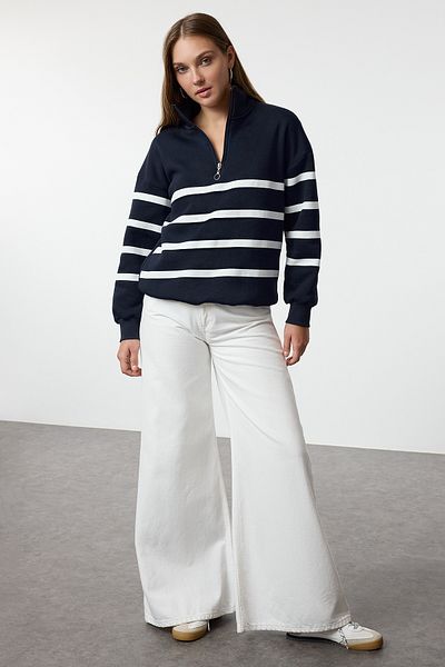 Trendyol Collection Námořnická modrá pletená mikina s pruhy na zip – Regular Fit Twoaw25Sw00228