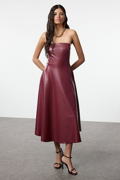 Trendyol Collection Rochie de seară șic tricotată fără bretele din piele artificială tăiată în cireș închis TPRAW25EL00143