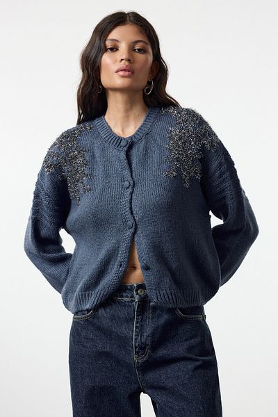 Trendyol Collection Indigo Glitter Vyšívané měkké texturované oversize pletené cardigan - Twoaw25Hi00005