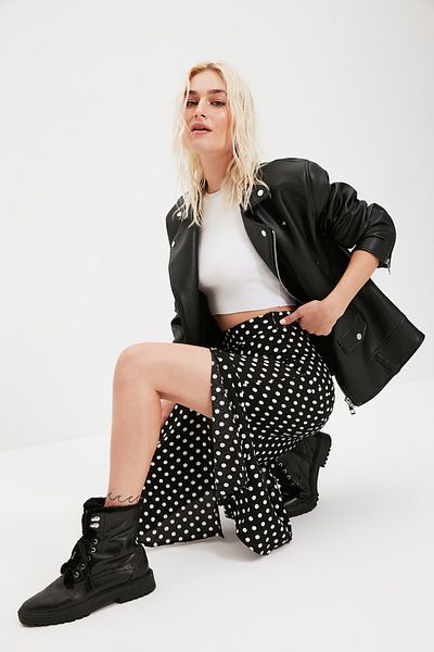 Trendyol Collection Černá Puntíkatá štěrbina Detailní viskózová tkanina Midi Woven Sukně TWOAW20ET0205