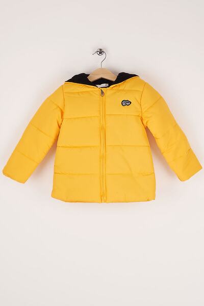 Mika Bebek & Çocuk Dar Kalıp Araba Armalı Hardal Sarı Erkek Bebek Kapüşonlu Şişme Mont