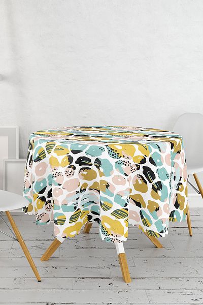 Realhomes Fata de masa rotunda cu model geometric cu desene colorate pe fundal alb - diametru 140cm