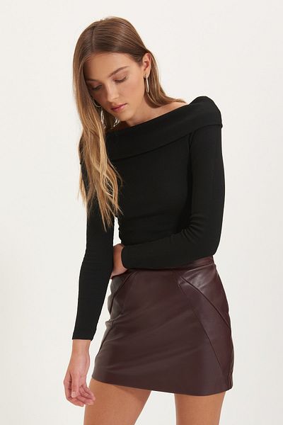 Trendyol Collection Μαύρη εφαρμοστή πλεκτή μπλούζα Carmen με μακριά μανίκια με ραβδώσεις TWOAW22BZ0126