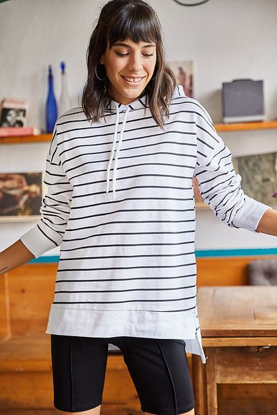 Olalook Weißes Damen-Sweatshirt mit Kapuze, Streifen und Seitenschlitz SWT-19000410