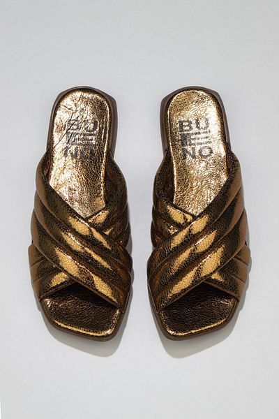Bueno Shoes Γυαλιστερές μπρούτζινες δερμάτινες γυναικείες παντόφλες - Flat Design 01wu1803