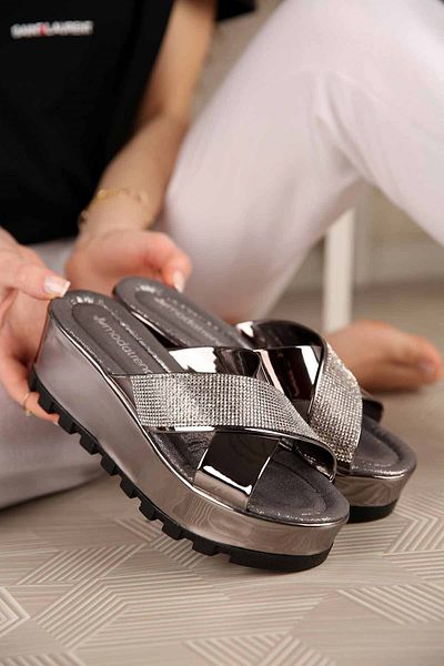 Ccway Platinum Mirror - Women's Stoned Cross Band Slippers