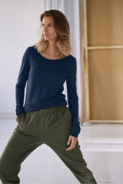 Tchibo بلوزة سادة بأكمام طويلة وياقة قارب للنساء، أزرق داكن