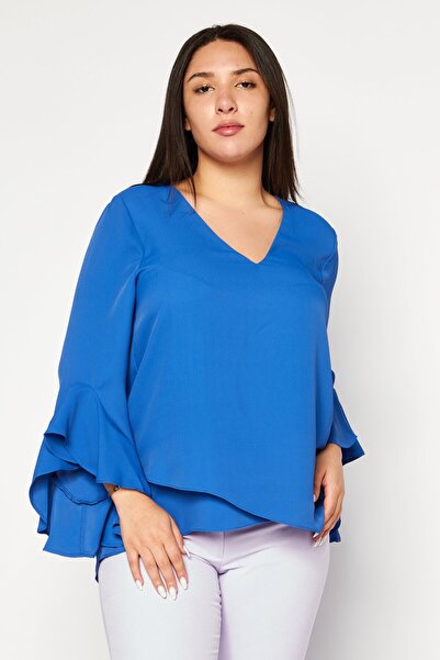 Vince Camuto بلوزة نسائية سادة بأكمام واسعة ورقبة على شكل حرف V، باللون الأزرق