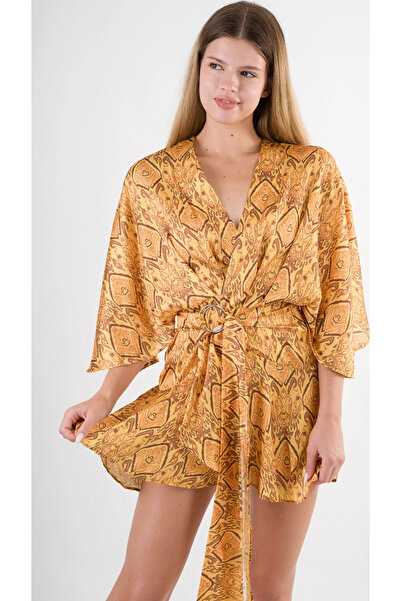 hazelin Μίνι σατέν φόρεμα με μουστάρδα - Λεπτομέρεια με λαιμόκοψη V και δαχτυλίδι HZL24S-YY230