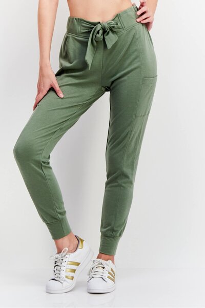 Weatherproof بنطلون رياضي سادة بقصّة عادية للنساء، زيتوني غامق