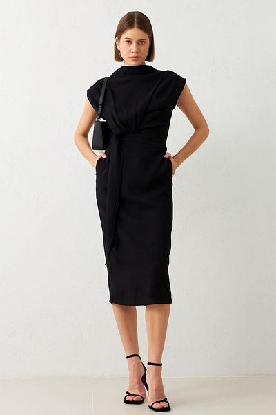Setre Rochie midi neagră cu croială relaxată - Detaliu în talie