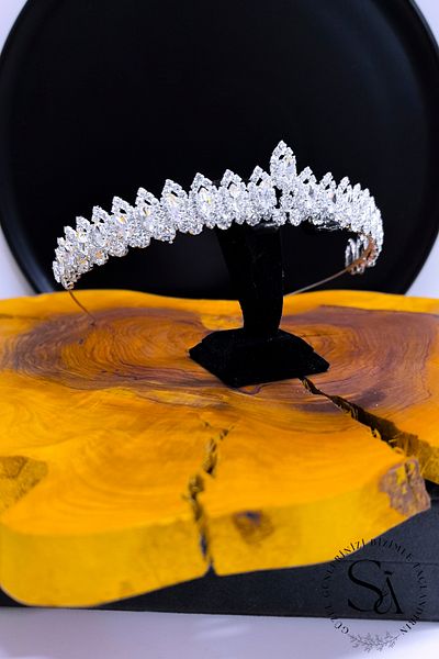 SimgeAksesuar Crystal Stone Fashionable and Elegant Bridal Tiara