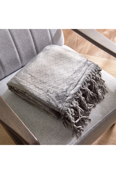 Home Box Lavish Diamond Embossed Throw - 130x180 cm