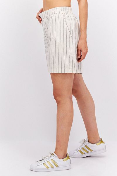 Esprit شورت نسائي مخطط أساسي، بيج