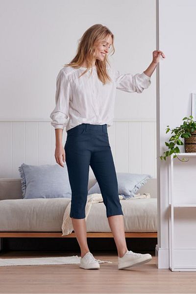 Tchibo Women Slim Fit Solid Stretchable Knee Pants, Navy