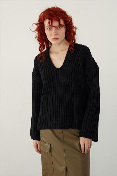 SHERIN Black V-Neck Oversize Knitwear Sweater