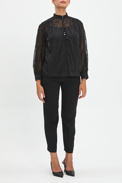 SERPİL Nakış İşlemeli Hakim Yaka Önden Düğmeli Gömlek  39843