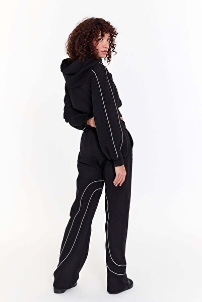 ŞEBNEM GÜNAY Curvy Cut Black Hoodie