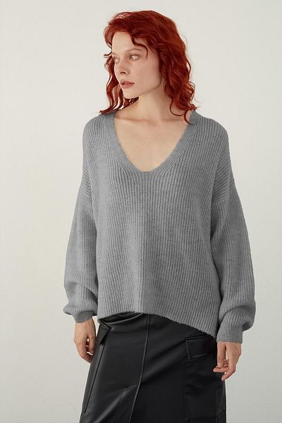 SHERIN Pulover gri din tricotaje de bază cu decolteu în V