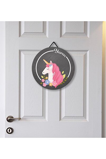 Genel Markalar Meşgalem Gri Zeminde Çiçeklerle Süslenmiş Unicorn Temalı Kişiye Özel Kapı Süsü