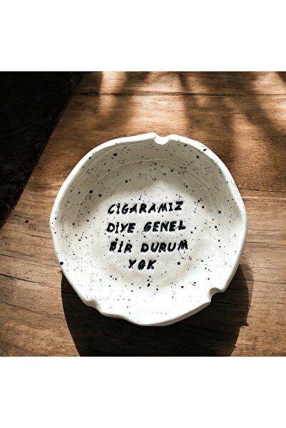 HAB TRADE منفضة سجائر مصنوعة يدويًا من السيراميك مع نمط ريبليك