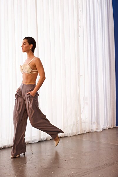 VATKALI Kényelmes szabású nadrág - Collet Detailed