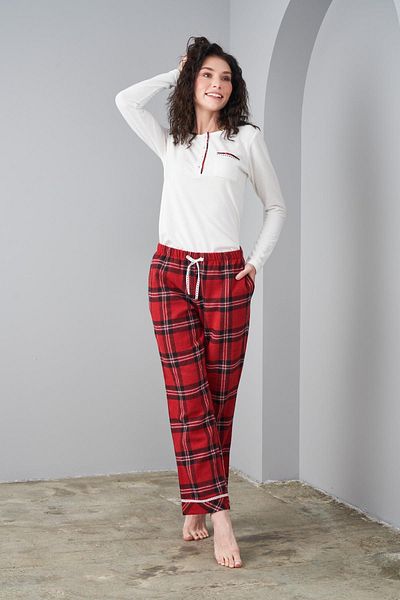 PJS 24561 Set de pijamale roșii cu mânecă lungă în carouri pentru femei