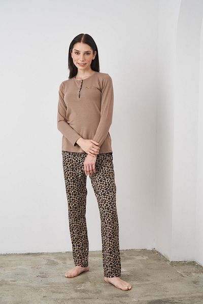 PJS 24512 Set de pijamale cu mânecă lungă cu imprimeu leopard maro pentru femei