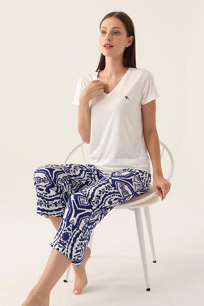 Arnetta 2940 Short Sleeve V-Neck Women's Capri Suit White