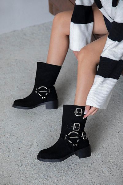 STRASWANS Senya Women's Accessory Detail Suede Boots Black