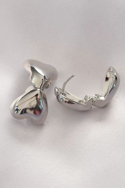 Skygo Brass Silver Color Minimal Curved Heart Earrings - Tj-Bkp8969