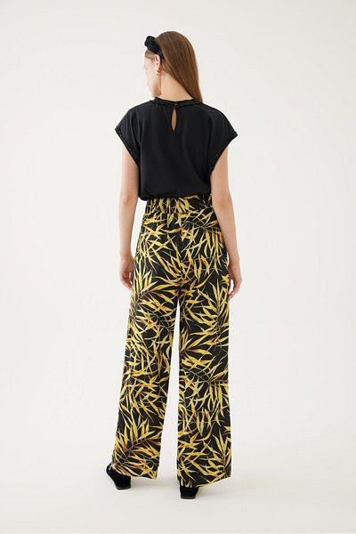 Exquise Black Floral Patterned Pants