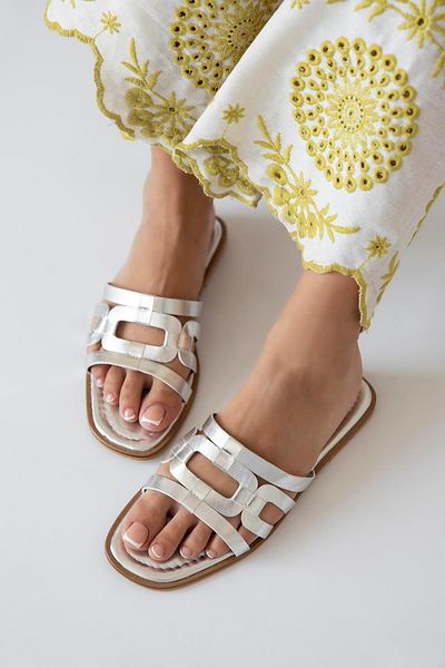 STRASWANS Papuci zilnici din piele pentru femei Baye de culoare argintie