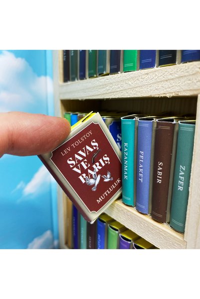 Çikolata Kütüphanesi Savaş ve Barış Temalı Ciltli Çikolata Kütüphanesi
