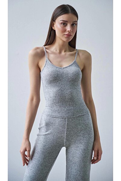 allys قميص رياضي ذو نسيج ناعم ورباط على شكل حرف V