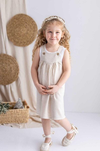 Oliven The Kid Rochie de fetiță din in bej - fără mâneci, cu bretele și detaliu cu nasturi