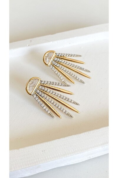 Sacha Accessories أقراط من الذهب والفضة على شكل صف من حجر الزركون