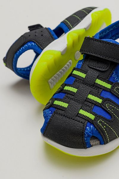 mnpc Schwarze, orthopädisch unterstützte Outdoor-Kindersandalen für Jungen