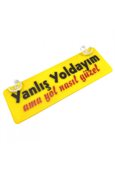 wonderlike Yanlış Yolda Yazılı Dekor plaka- Sarı Renk Araç İçi Cam Süsü ve Of...