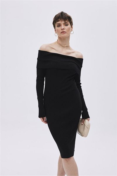 SHERIN Black Off-the-Shoulder Knitwear Dress