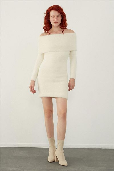 SHERIN Κρεμ Μίνι Πλεκτό Φόρεμα Madonna Collar