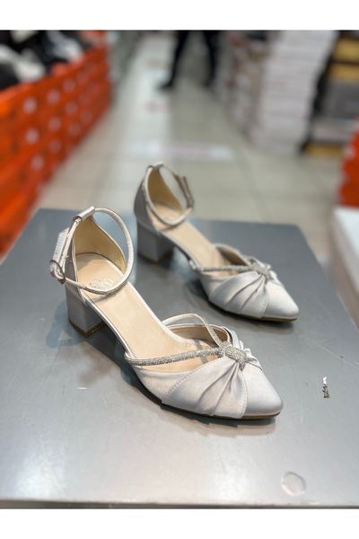 Hacıoğlu Ayakkabı Kraljevske satenske cipele sa niskom petom Sa kamenčićima S...