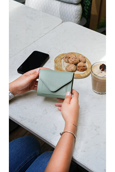 Crew Leather محفظة زيوريخ النسائية - غطاء مغلف