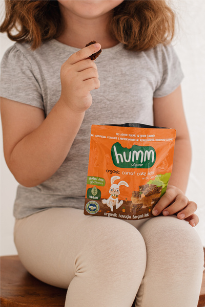 Humm Organic Organik Glutensiz Vegan Havuçlu ve Tarçınlı Kek Atıştırmalık Paketi - 6 adet
