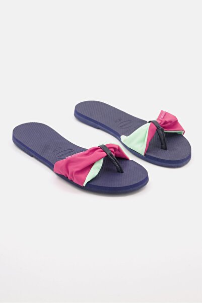 Havaianas حذاء نسائي بدون رباط بشعار العلامة التجارية، لون أزرق داكن