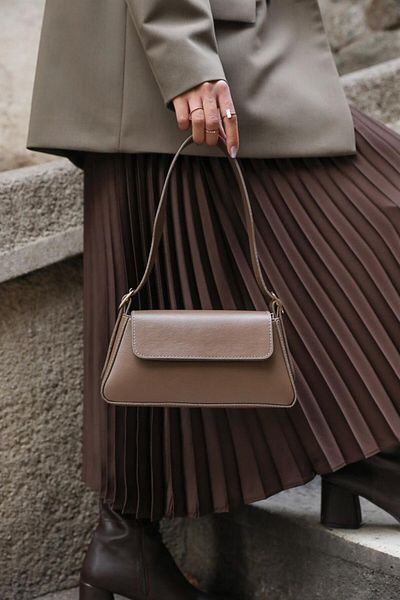 Madamra Nerzfarbene Damen-Schultertasche mit einfachem Design und Überzug