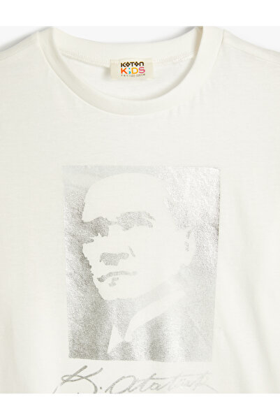 Koton Atatürk bedrucktes Baumwoll-T-Shirt – kurze Ärmel, Rundhalsausschnitt