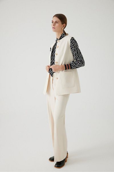 Exquise Regular Vest - Pocket and Button Detail