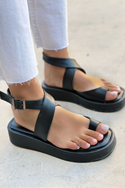 I Love Shoes Μαύρο δερμάτινο ματ Betran - Γυναικεία σανδάλια με λεπτομέρεια μ...