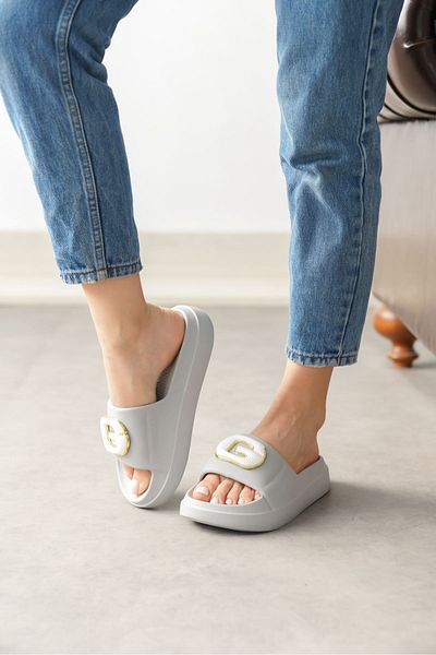GOFFSHOES Γκρι γυναικείες παντόφλες με αγκράφα Kibola